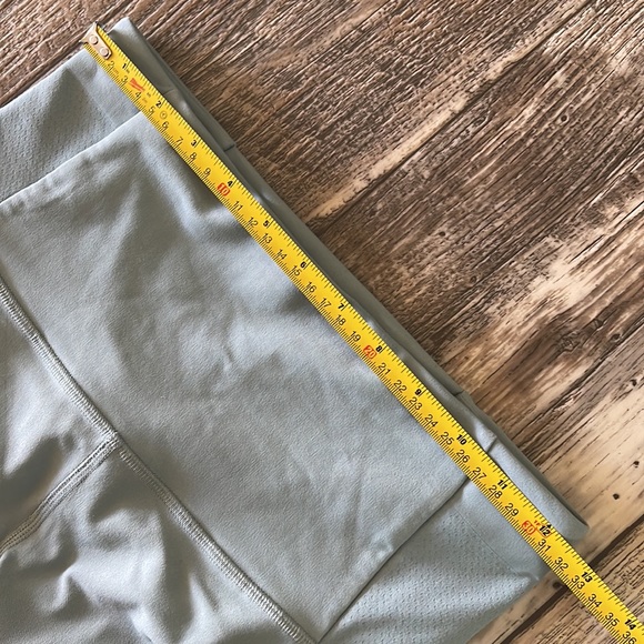 Lululemon Beautiful High Rise Leggings, 6 - Picture 12 of 17